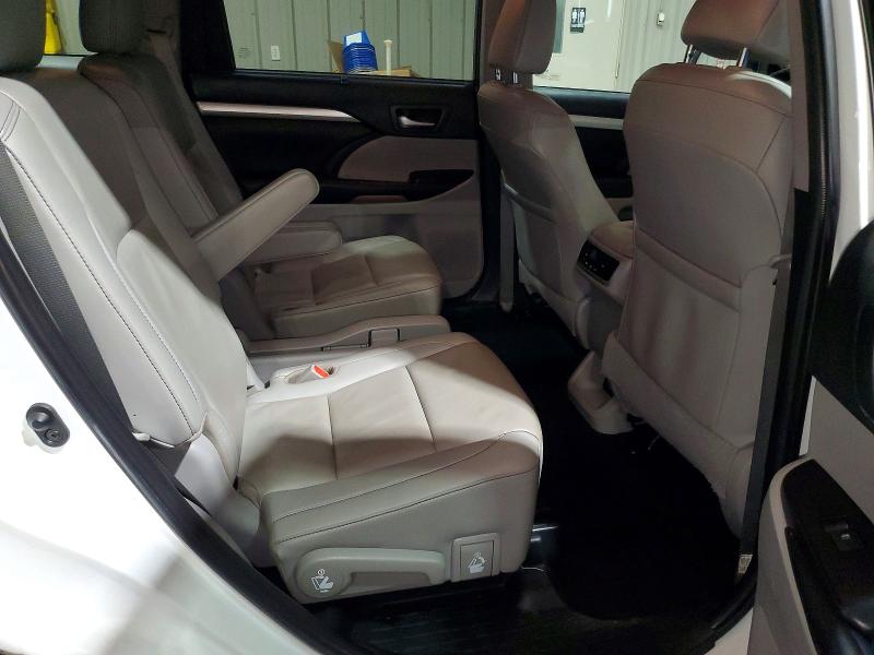 Продажа на аукционе авто 2019 Toyota Highlander, vin: 5TDJZRFH4KS598136, номер лота: 79659965
