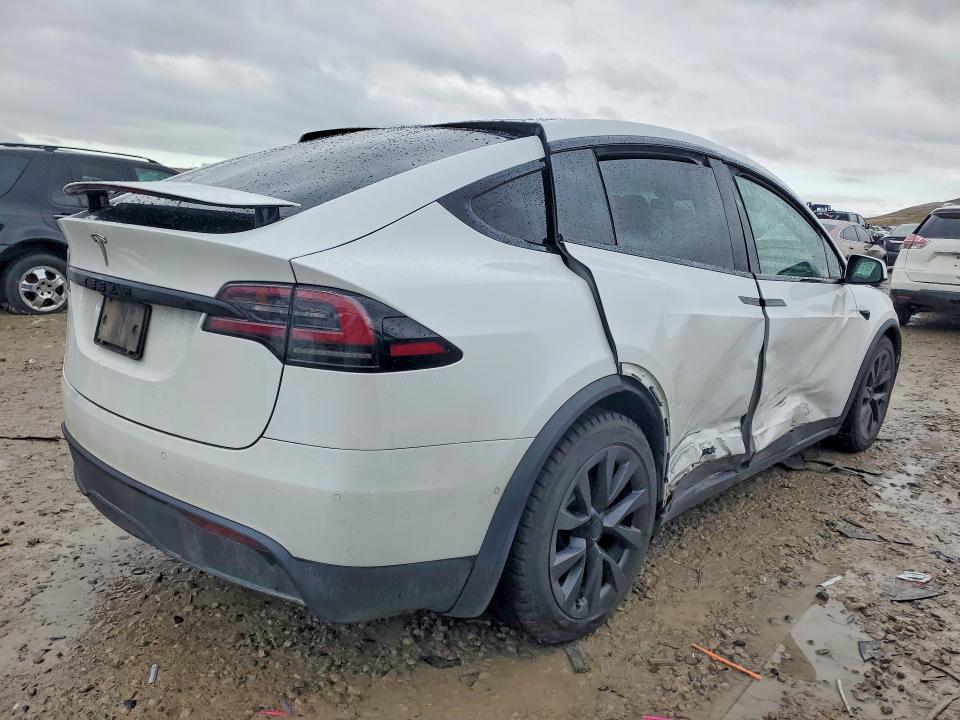 79741415 :رقم المزاد ، 7SAXCBE56PF366811 vin ، 2023 Tesla Model X مزاد بيع