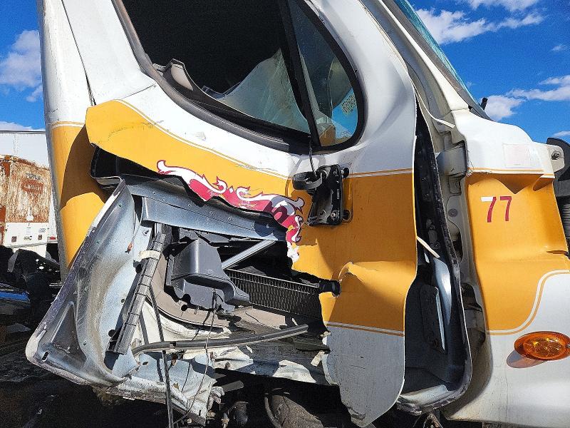 2013 Freightliner Cascadia მანქანა იყიდება აუქციონზე, vin: 3AKJGEDR6DSFG6587, აუქციონის ნომერი: 45461576