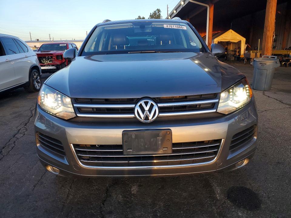 47611086 :رقم المزاد ، WVGEP9BP9DD010343 vin ، 2013 Volkswagen Touareg مزاد بيع