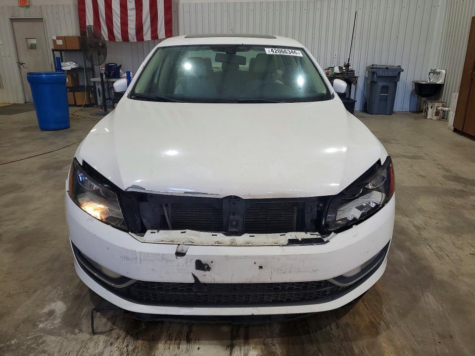 42066346 :رقم المزاد ، 1VWCV7A38FC064274 vin ، 2015 Volkswagen Passat مزاد بيع