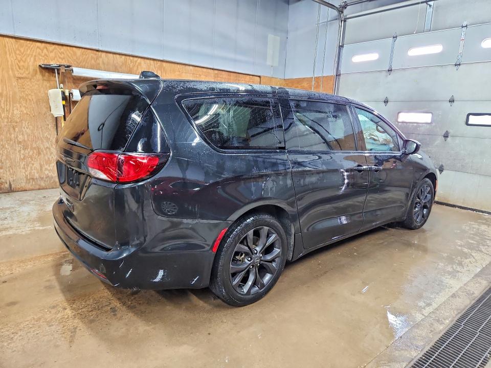 47604796 :رقم المزاد ، 2C4RC1FG4KR531851 vin ، 2019 Chrysler Pacifica مزاد بيع