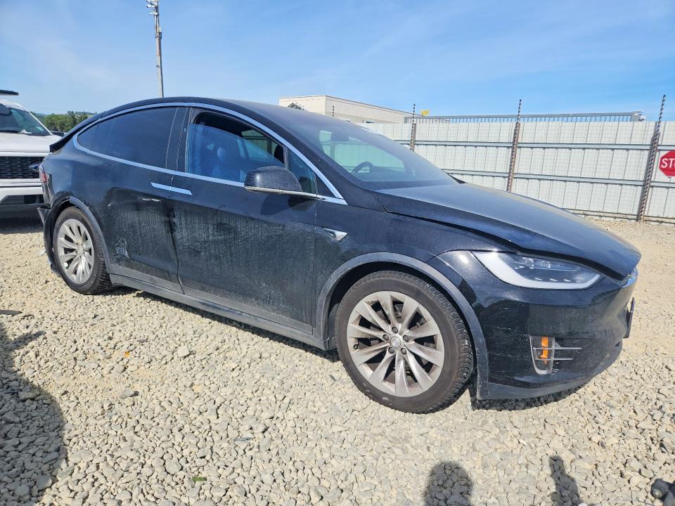 2018 Tesla Model X მანქანა იყიდება აუქციონზე, vin: 5YJXCAE27JF117826, აუქციონის ნომერი: 41907176