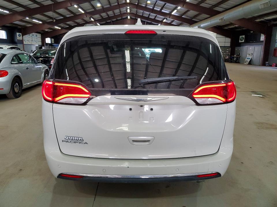 47832646 :رقم المزاد ، 2C4RC1BG4HR670635 vin ، 2017 Chrysler Pacifica مزاد بيع