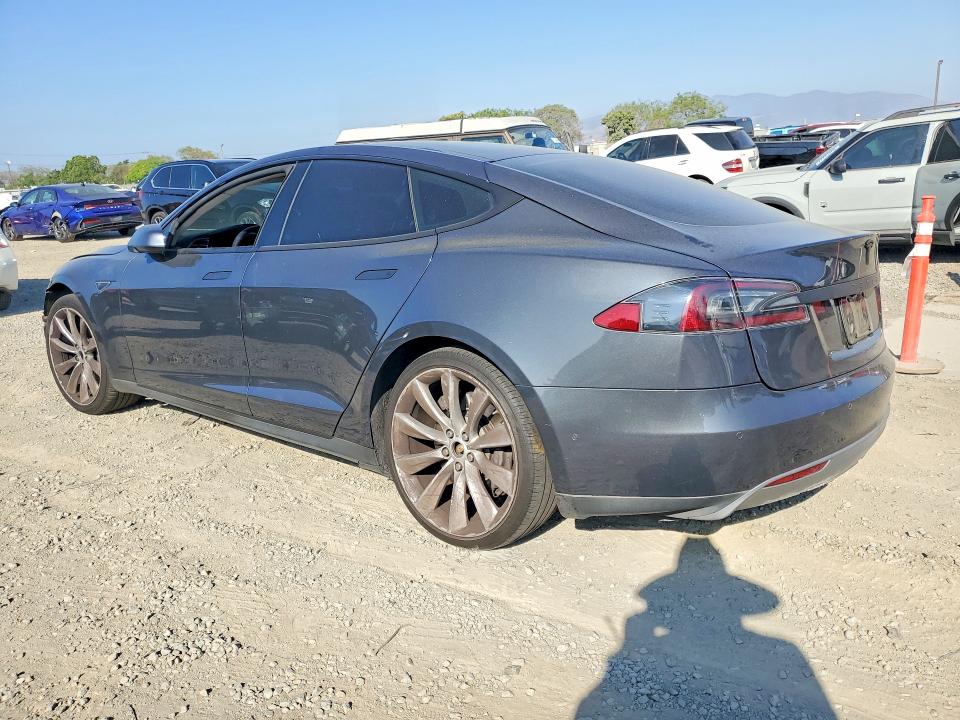 47201236 :رقم المزاد ، 5YJSA1H12FF083546 vin ، 2015 Tesla Model S مزاد بيع