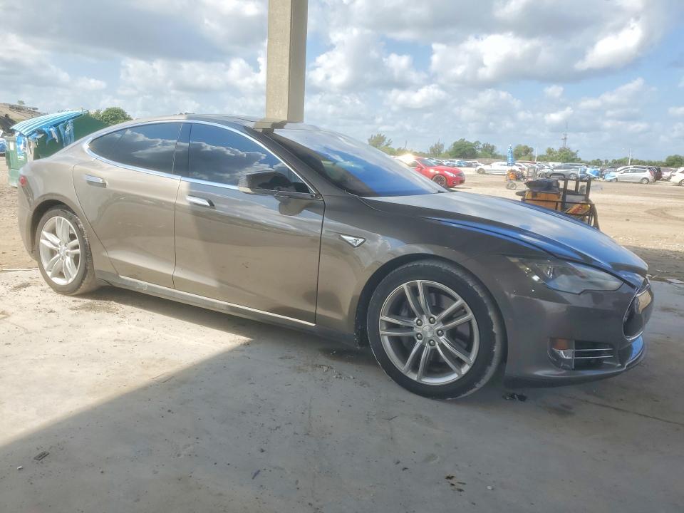 45991636 :رقم المزاد ، 5YJSA1E20GF131415 vin ، 2016 Tesla Model S مزاد بيع