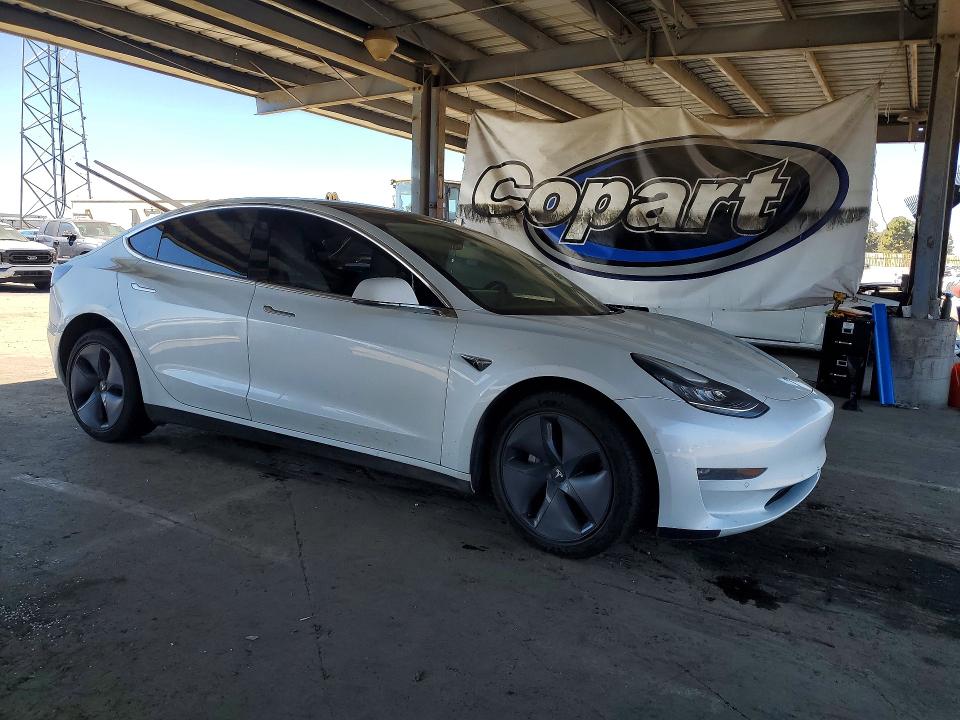 47065216 :رقم المزاد ، 5YJ3E1EB8KF517758 vin ، 2019 Tesla Model 3 مزاد بيع