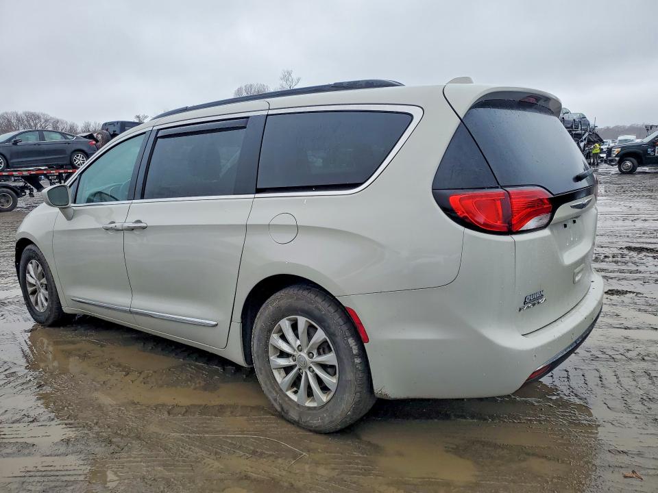 45463046 :رقم المزاد ، 2C4RC1BG4HR670635 vin ، 2017 Chrysler Pacifica مزاد بيع