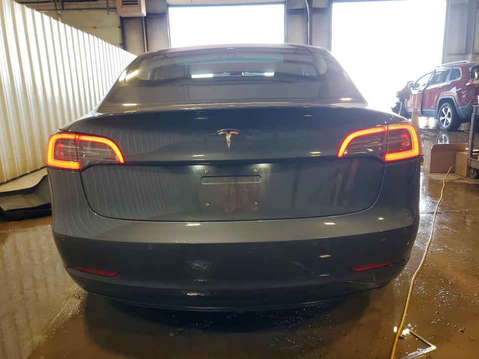 46888866 :رقم المزاد ، 5YJ3E1EA4JF039716 vin ، 2018 Tesla Model 3 مزاد بيع