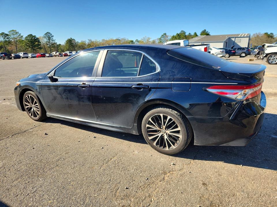 2018 Toyota Camry მანქანა იყიდება აუქციონზე, vin: 4T1B11HK7JU561884, აუქციონის ნომერი: 42074166