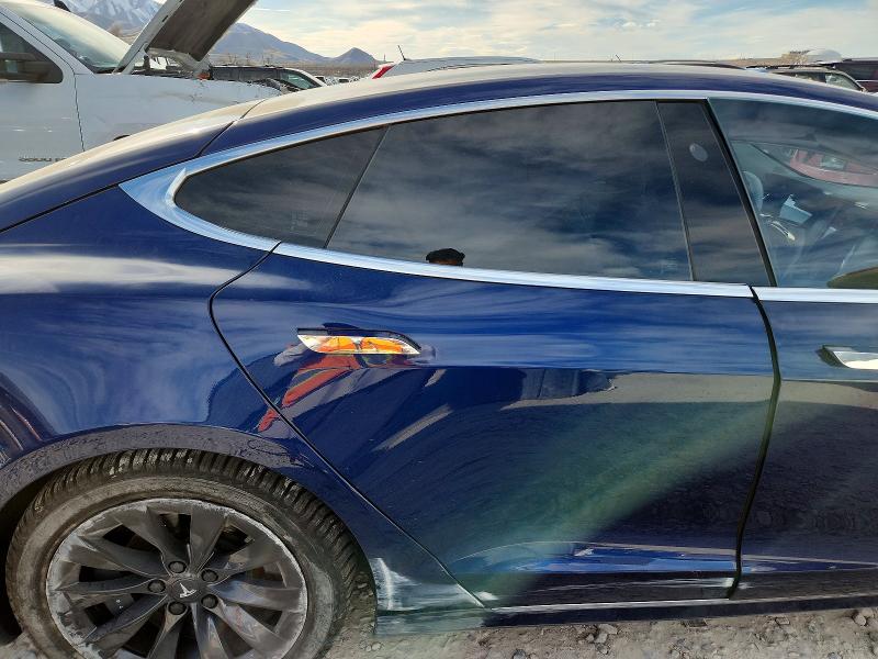 2018 Tesla Model S მანქანა იყიდება აუქციონზე, vin: 5YJSA1E28JF282820, აუქციონის ნომერი: 45825116