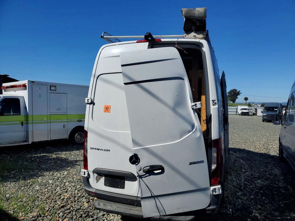 42004406 :رقم المزاد ، W1Y40CHY6PT132813 vin ، 2023 Mercedes-benz Sprinter مزاد بيع