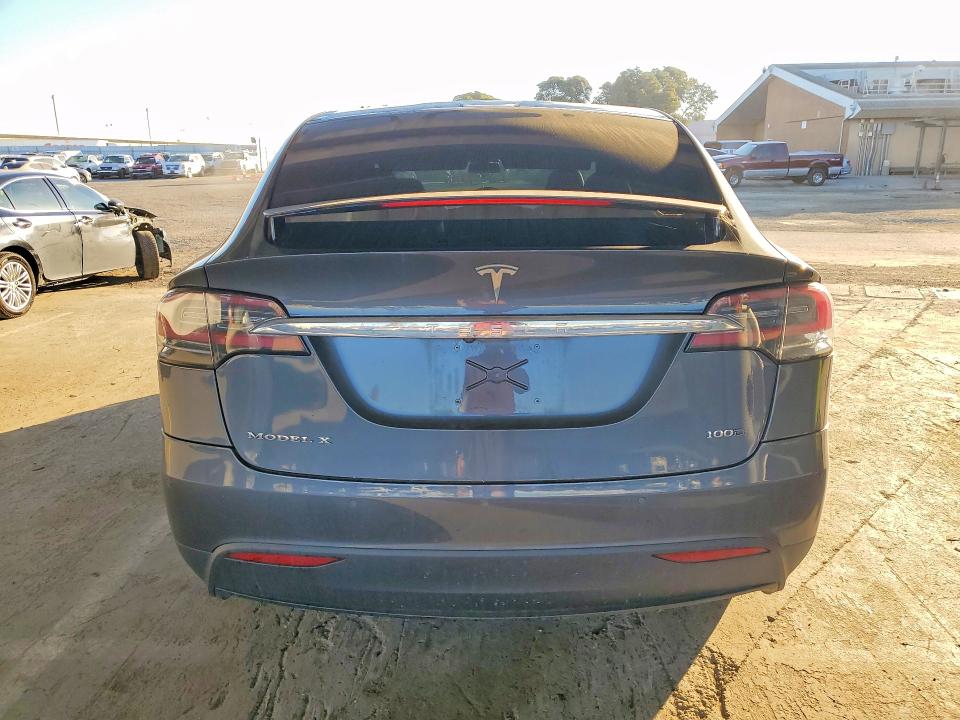 46067306 :رقم المزاد ، 5YJXCAE24JF123616 vin ، 2018 Tesla Model X مزاد بيع
