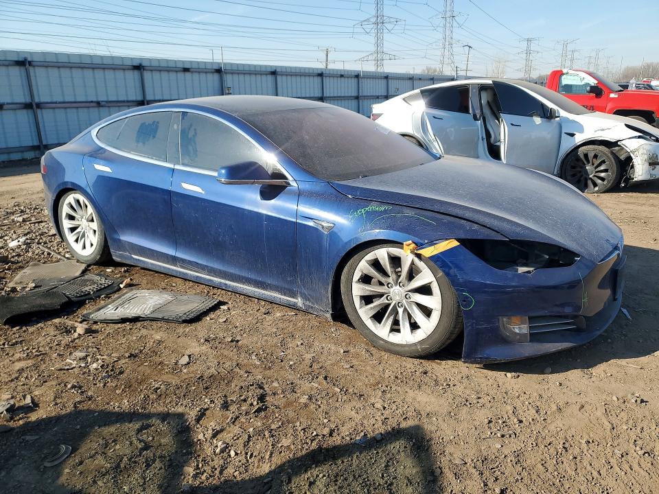 79196665 :رقم المزاد ، 5YJSA1E22HF200395 vin ، 2017 Tesla Model S مزاد بيع