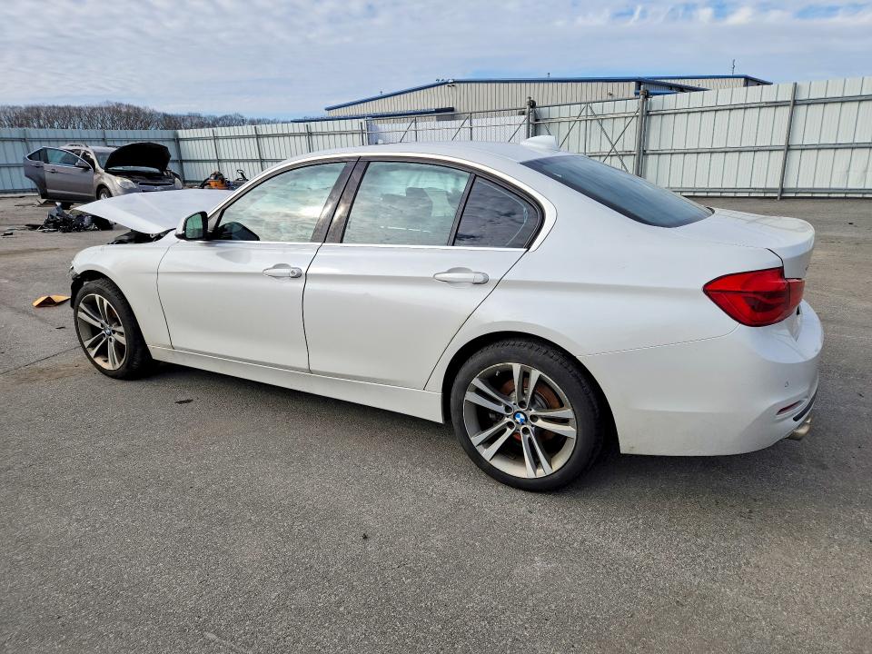 46412146 :رقم المزاد ، WBA8D9G35HNU63663 vin ، 2017 Bmw 330 مزاد بيع