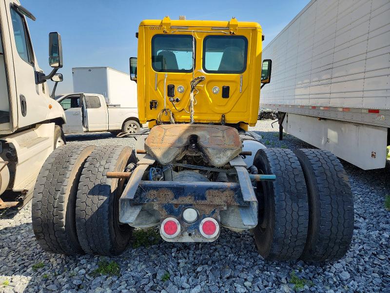 41761926 :رقم المزاد ، 3AKBGDDV4ESFZ0422 vin ، 2014 Freightliner Cascadia مزاد بيع
