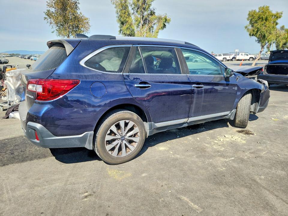Продажа на аукционе авто 2018 Subaru Outback, vin: 4S4BSATC1J3378581, номер лота: 47953226
