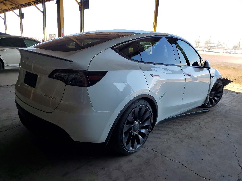 47652176 :رقم المزاد ، 7SAYGDEF1NF494450 vin ، 2022 Tesla Model Y مزاد بيع