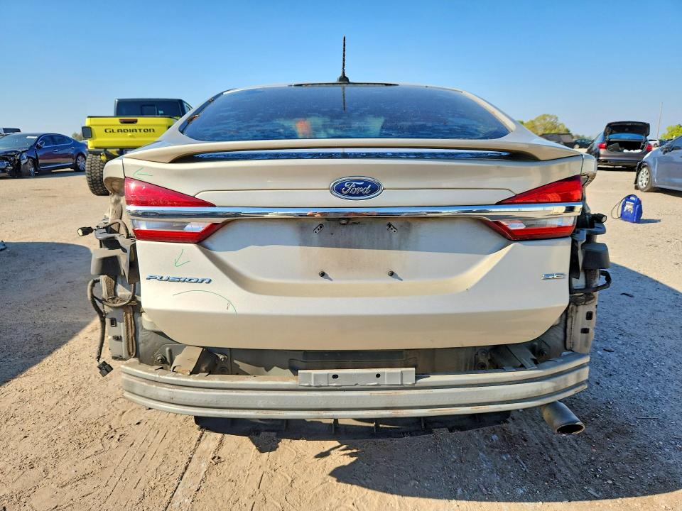 47080126 :رقم المزاد ، 3FA6P0H70JR179316 vin ، 2018 Ford Fusion مزاد بيع