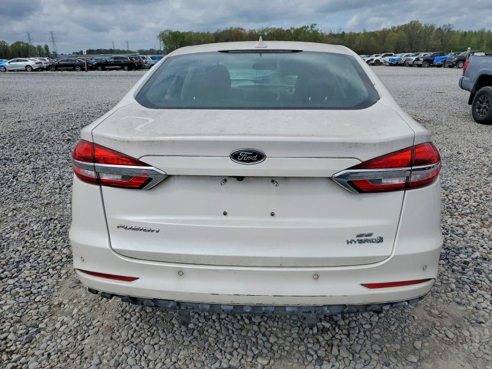 47927936 :رقم المزاد ، 3FA6P0LU4KR195873 vin ، 2019 Ford Fusion مزاد بيع