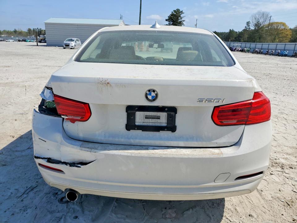 45945366 :رقم المزاد ، WBA8E1G56JNU93423 vin ، 2018 Bmw 320 مزاد بيع