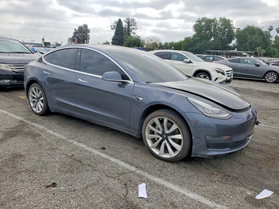 Продажа на аукционе авто 2018 Tesla Model 3, vin: 5YJ3E1EA2JF158672, номер лота: 45489766