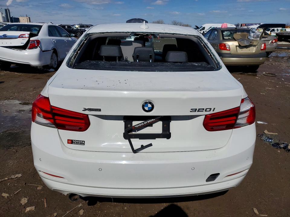 Продаж на аукціоні авто 2016 Bmw 320, vin: WBA8A3C57GK689622, номер лоту: 46070706