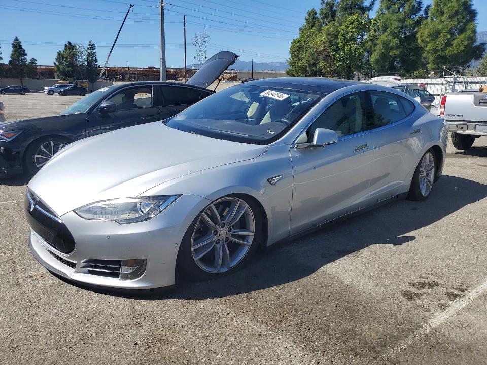 46543546 :رقم المزاد ، 5YJSA1E26FF113287 vin ، 2015 Tesla Model S مزاد بيع