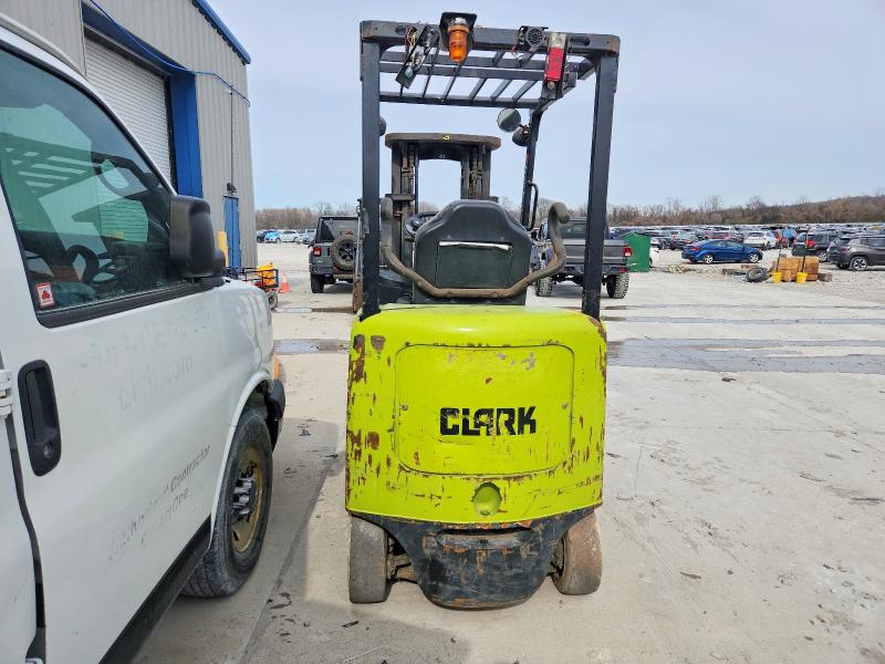 53296636 :رقم المزاد ، ECG35800696843F vin ، 1999 Clark Forklift Forklift مزاد بيع