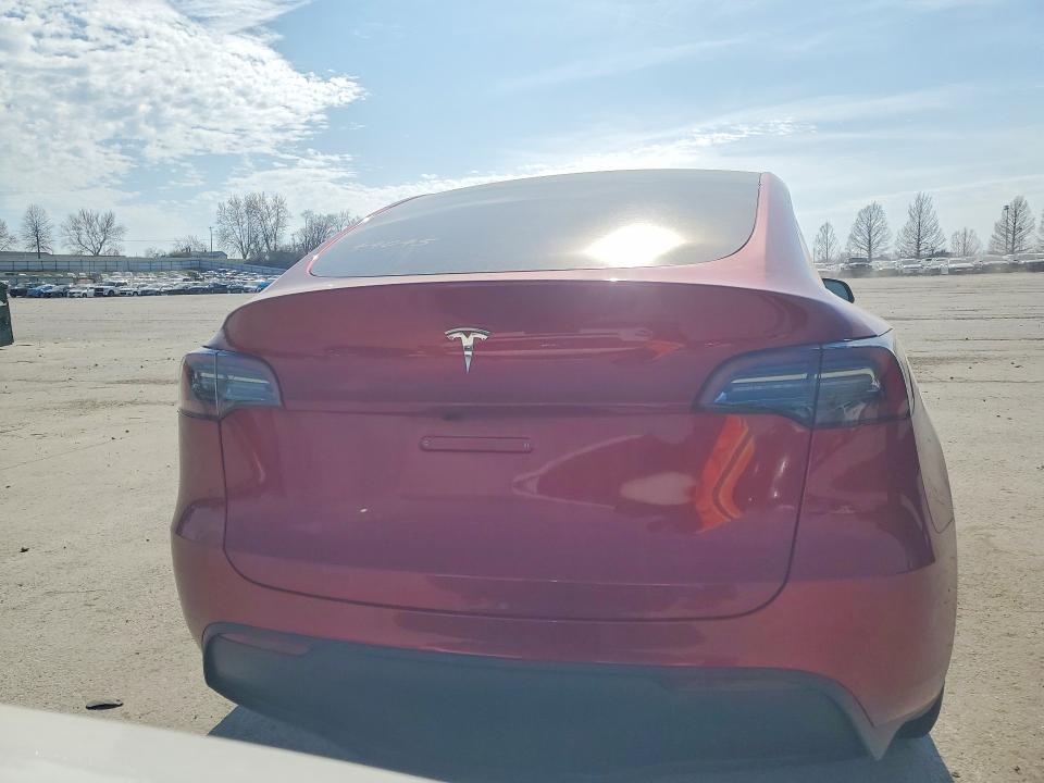 2024 Tesla Model Y მანქანა იყიდება აუქციონზე, vin: 7SAYGDED2RF208318, აუქციონის ნომერი: 46975446