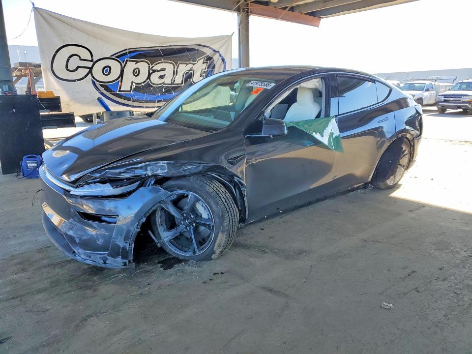 41975586 :رقم المزاد ، 7SAYGDEE1TF541867 vin ، 2026 Tesla Model Y مزاد بيع