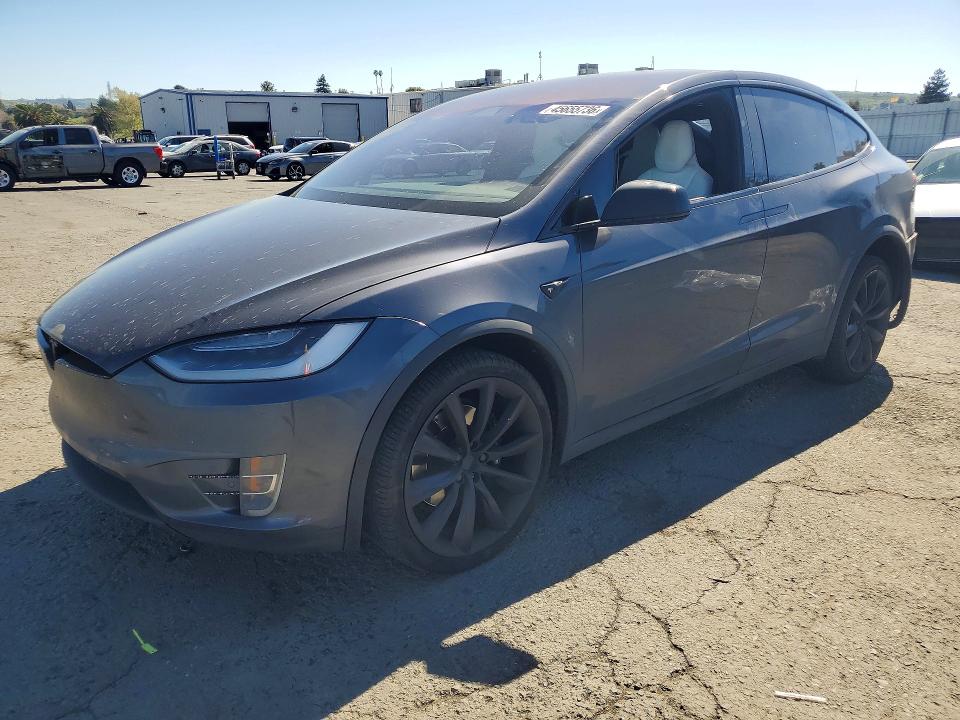 2017 Tesla Model X მანქანა იყიდება აუქციონზე, vin: 5YJXCBE28HF040187, აუქციონის ნომერი: 45655736