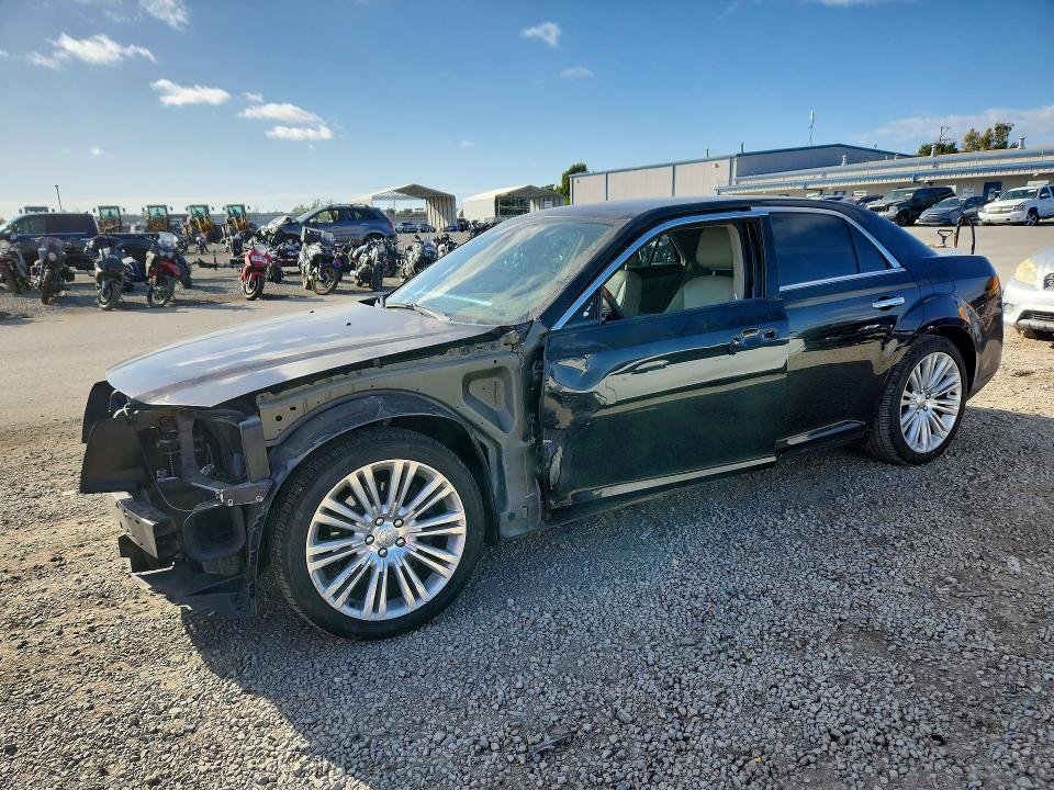 42072796 :رقم المزاد ، 2C3CA6CT1BH598721 vin ، 2011 Chrysler 300c مزاد بيع