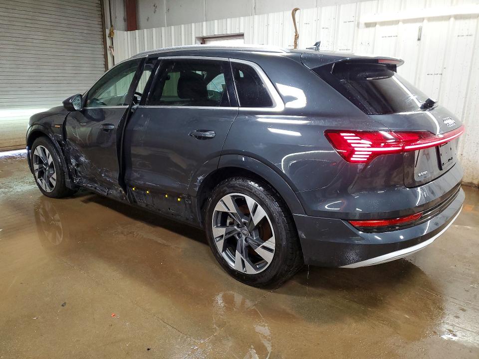 46695996 :رقم المزاد ، WA1LAAGE7MB003631 vin ، 2021 Audi E-tron مزاد بيع