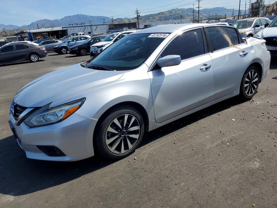 45742576 :رقم المزاد ، 1N4AL3AP7JC275251 vin ، 2018 Nissan Altima مزاد بيع