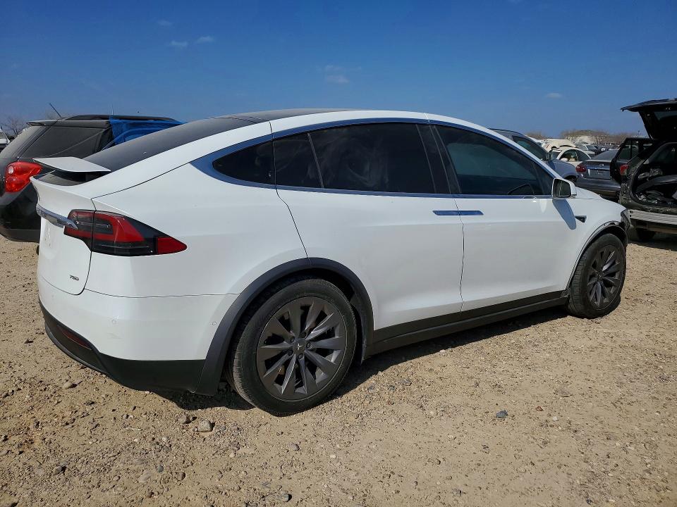 2018 Tesla Model X მანქანა იყიდება აუქციონზე, vin: 5YJXCAE29JF099944, აუქციონის ნომერი: 79370305