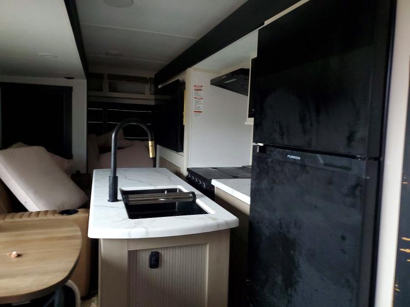 79740565 :رقم المزاد ، 4X4TSBG2XSU093643 vin ، 2025 Salem Recreational Vehicle (rv) مزاد بيع