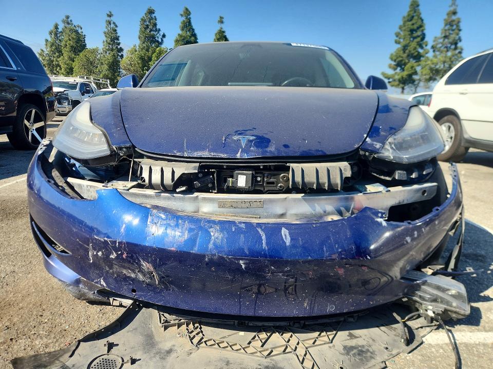 47137586 :رقم المزاد ، 5YJ3E1EA2JF164228 vin ، 2018 Tesla Model 3 مزاد بيع