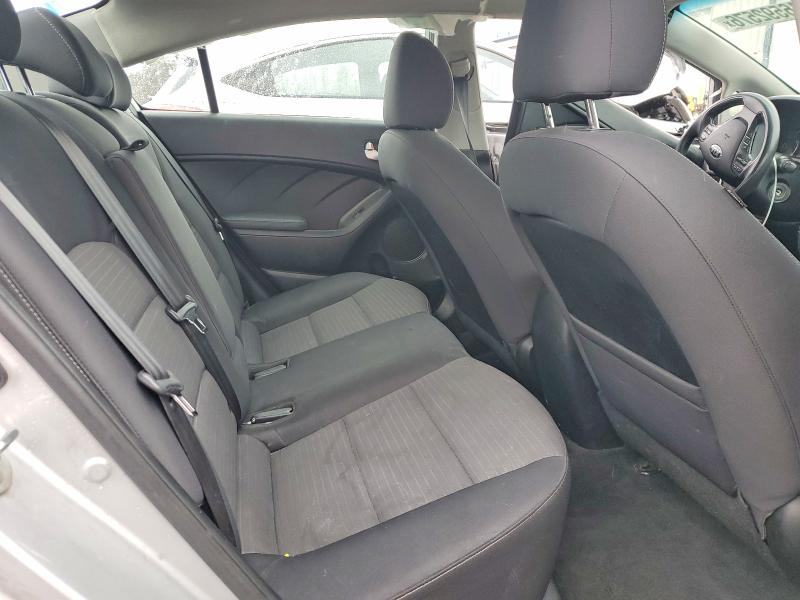46592576 :رقم المزاد ، 3KPFL4A7XJE172212 vin ، 2018 Kia Forte مزاد بيع