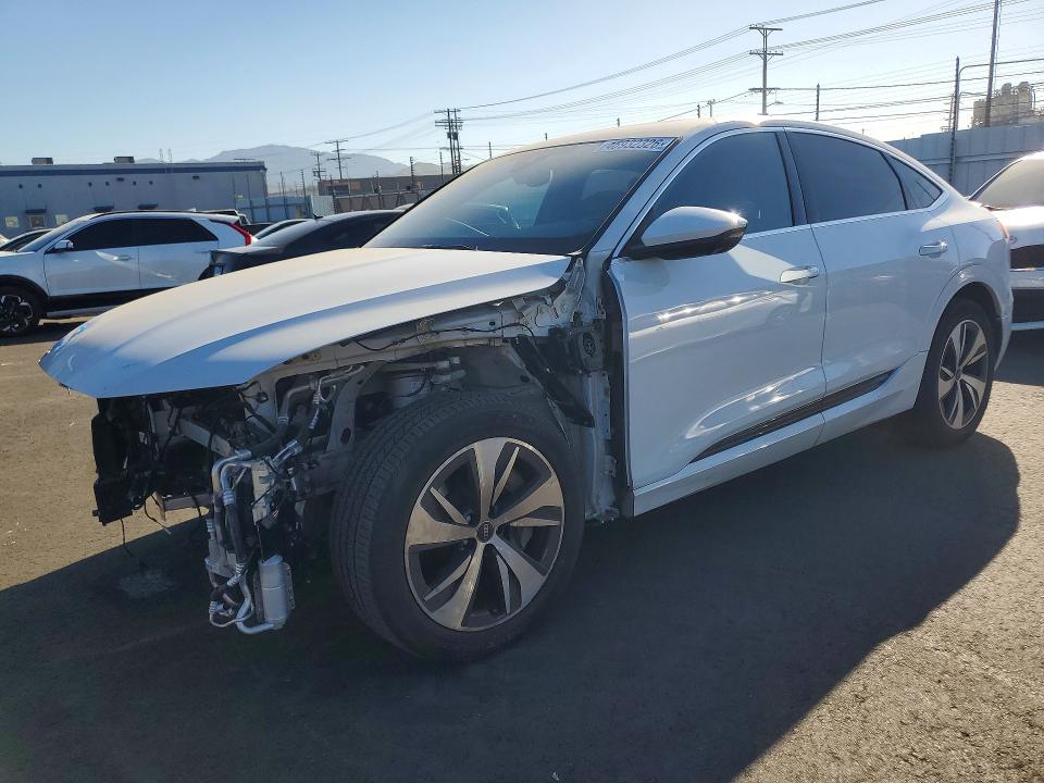 2024 Audi Q8 E-tron მანქანა იყიდება აუქციონზე, vin: WA1CAAGE9RB022074, აუქციონის ნომერი: 46932326