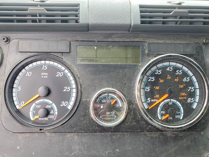 Продажа на аукционе авто 2016 Freightliner Cascadia 125, vin: 1FUGGLDR0GLHA0217, номер лота: 47884296
