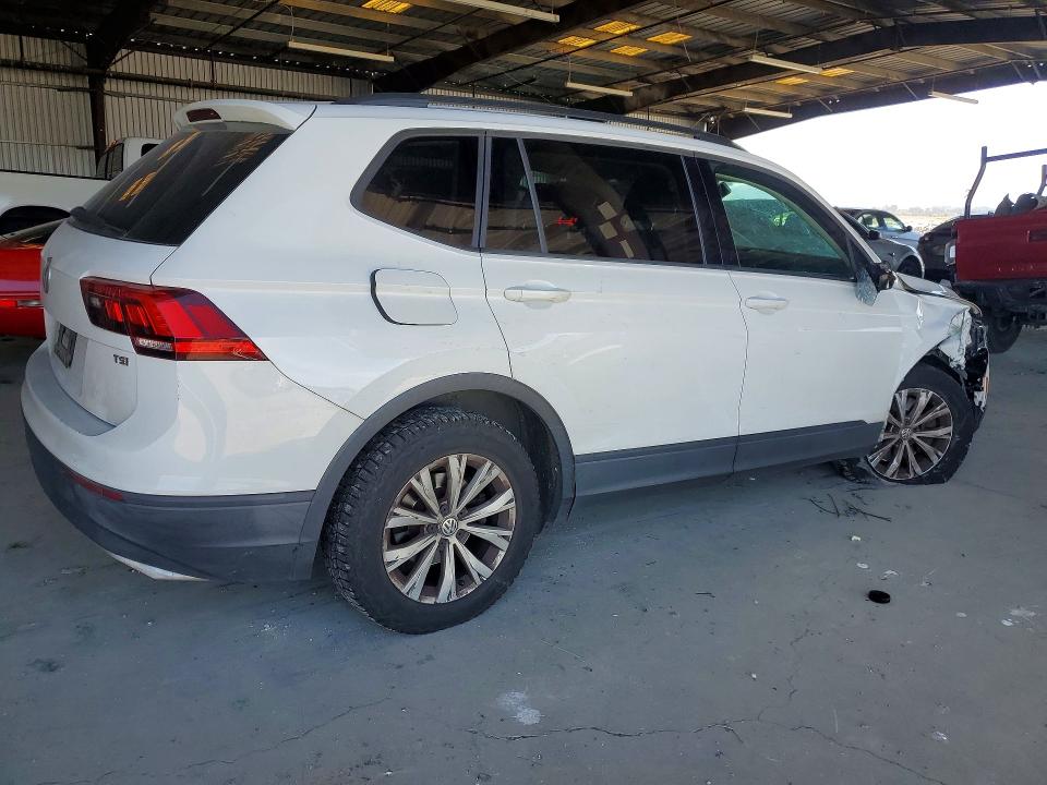 Продаж на аукціоні авто 2018 Volkswagen Tiguan, vin: 3VV1B7AX2JM109742, номер лоту: 46062176