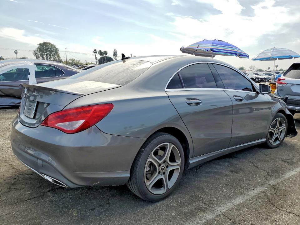 79670025 :رقم المزاد ، WDDSJ4EB7JN613105 vin ، 2018 Mercedes-benz Cla مزاد بيع