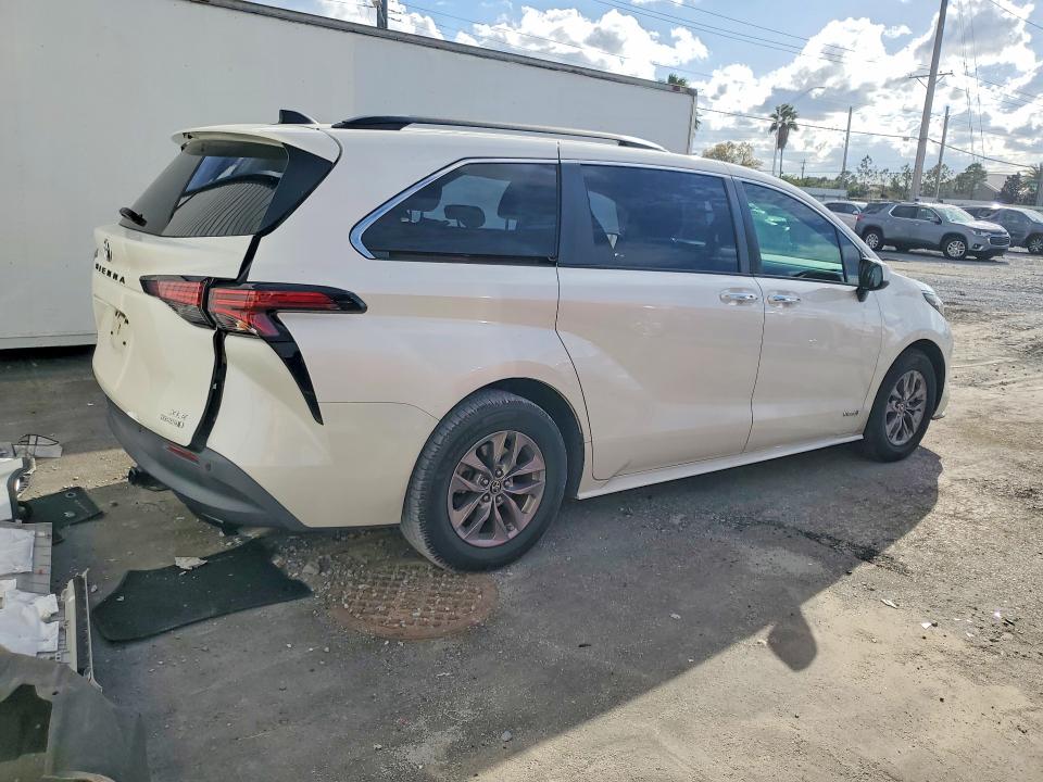 79535255 :رقم المزاد ، 5TDYRKEC4MS026577 vin ، 2021 Toyota Sienna مزاد بيع