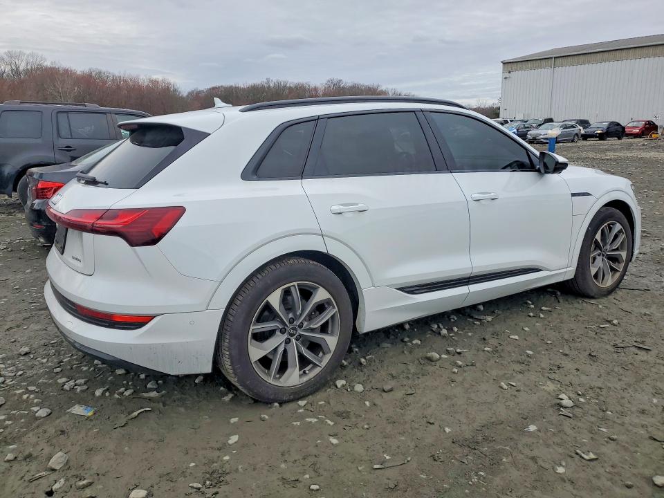 2021 Audi E-tron მანქანა იყიდება აუქციონზე, vin: WA1LAAGE7MB027265, აუქციონის ნომერი: 47544696