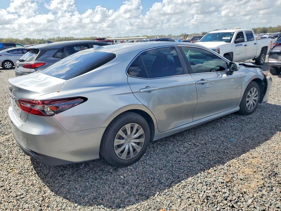 2022 Toyota Camry Hybrid მანქანა იყიდება აუქციონზე, vin: 4T1C31AK8NU587473, აუქციონის ნომერი: 79963105