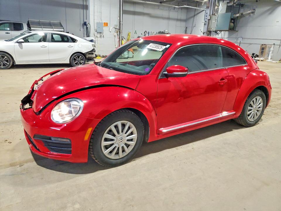 47238926 :رقم المزاد ، 3VWJ17AT2HM620471 vin ، 2017 Volkswagen Beetle مزاد بيع
