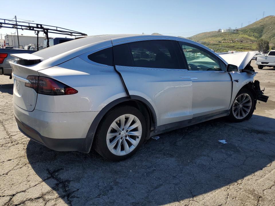 2017 Tesla Model X მანქანა იყიდება აუქციონზე, vin: 5YJXCAE27HF077113, აუქციონის ნომერი: 45677176