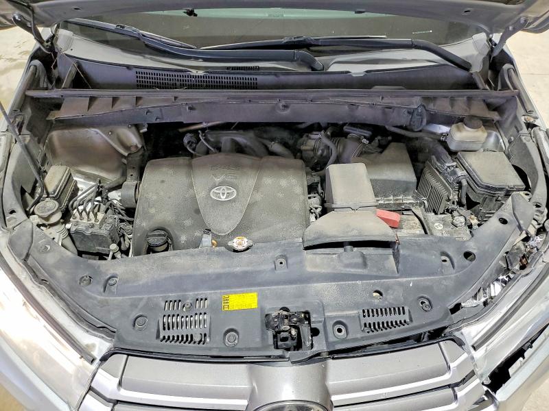 46449026 :رقم المزاد ، 5TDJZRFH2JS812300 vin ، 2018 Toyota Highlander مزاد بيع