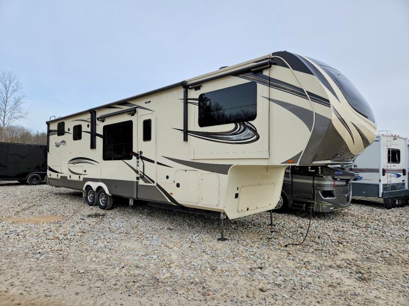46848576 :رقم المزاد ، 573FS4322MAA01123 vin ، 2021 Grand Design Solitude مزاد بيع